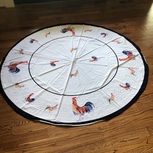 Williams Sonoma 70” Round Rooster Print Tablecloth